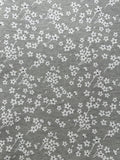Beschichtete Baumwolle grau mit Blumen 0,5 m