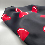 Viscose Satin Schwarz mit Herzen 0,5 m
