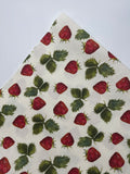 Beschichtete Baumwolle Creme mit Erdbeeren 0,5 m