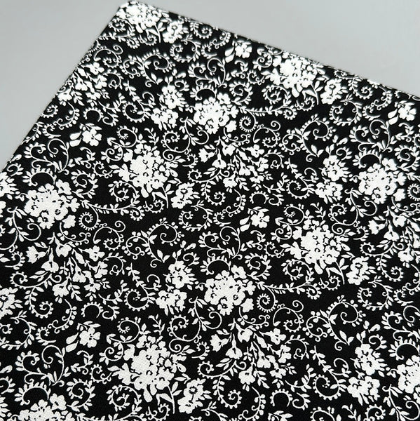 Baumwolle Schwarz/Weiß Blumenmuster 0,5 m