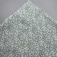 Baumwollpopeline Mint mit weißen Streublumen 0,5m